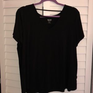 Black V-neck shirt 🔥